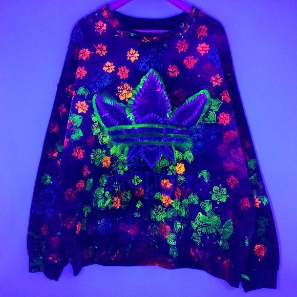 Stranger Things Custom Glow Blacklight Sweatshirt - Picture 2 of 12